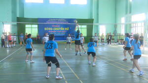 Doi_nu_xa_Cat_Hung_va_doi_nu_cong_ty_Delta_Galil__thi_dau_tran_khai_mac_19b53